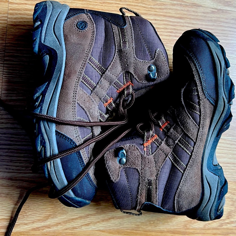 Northside -Rampart Mid Hiking Boots . Gently used. Boys size 2